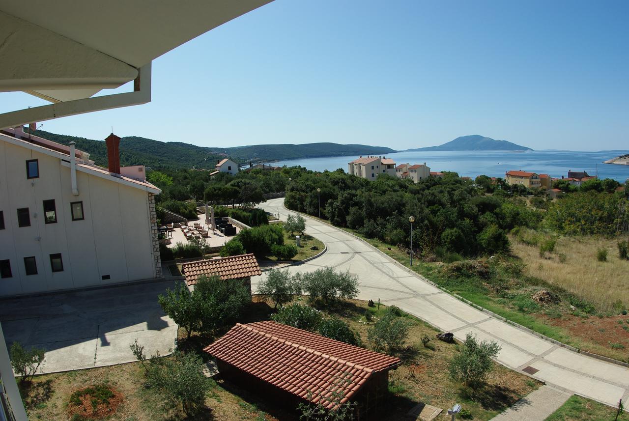 Hotel Zlatni Lav Martinscica  Exterior photo